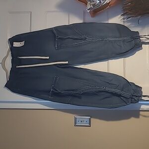 Wide-leg drawstring jeans .Nwt